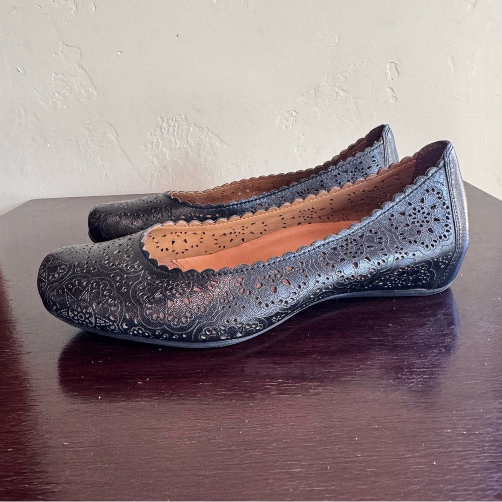 Earthies Bindi Perforated Leather Ballet Flats